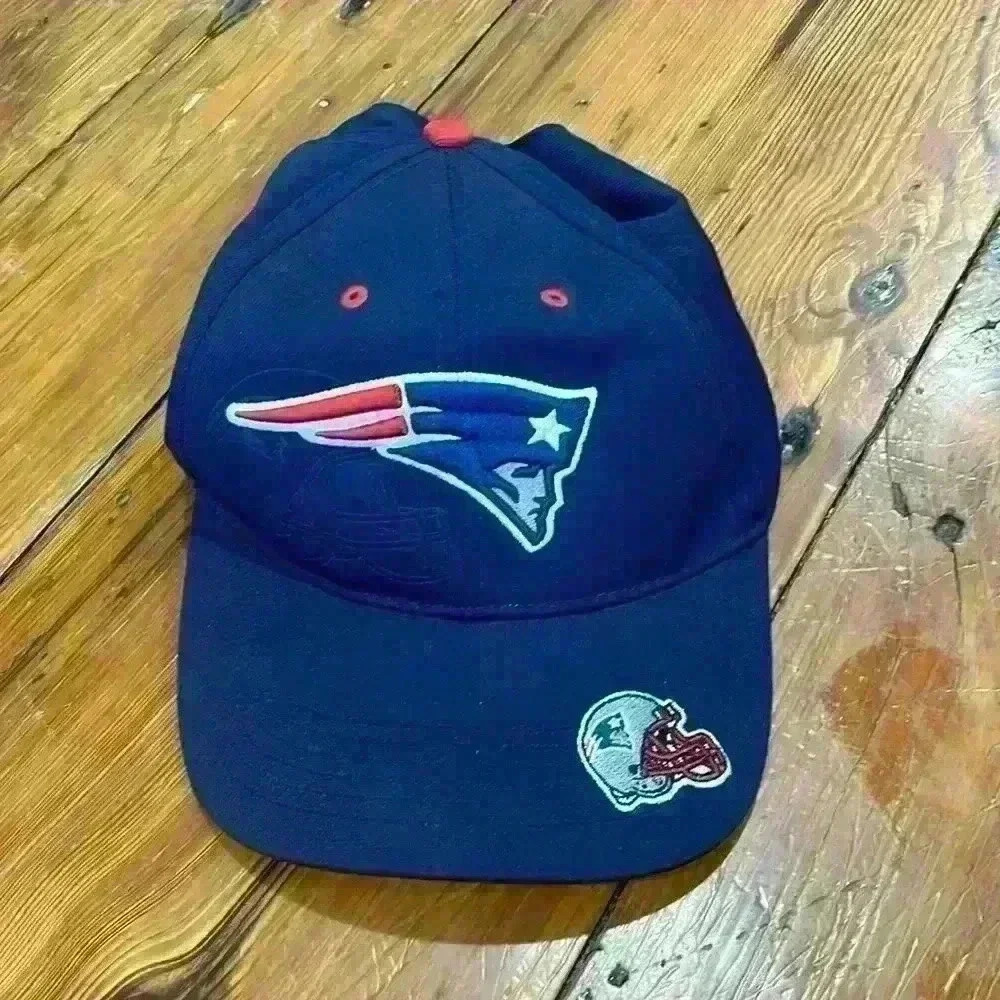 NFL Team Apparel kids one size adjustable New England Patriots Hat